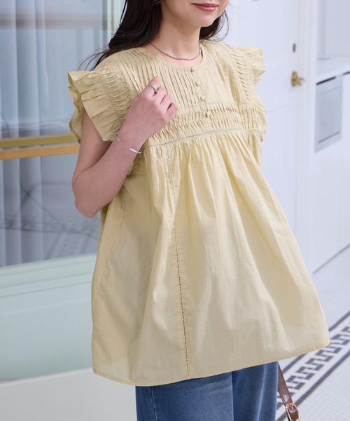 THE CRAFT CREW PRODUCTS(ザクラフトクループロダクツ)の「インドコットン ピンタック フリル フレンチスリーブ ヘンリーブラウス【THE CRAFT CREW PRODUCTS】(シャツ/ブラウス・レディース・イエロー系/ネイビー/ライトブルー/ブラック/ブラウン/レッド/オフホワイト・FREE)」の6枚目の写真