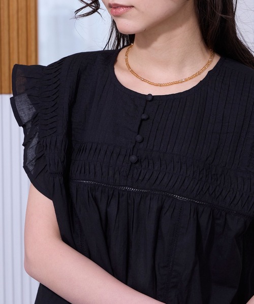 THE CRAFT CREW PRODUCTS(ザクラフトクループロダクツ)の「インドコットン ピンタック フリル フレンチスリーブ ヘンリーブラウス【THE CRAFT CREW PRODUCTS】(シャツ/ブラウス・レディース・イエロー系/ネイビー/ライトブルー/ブラック/ブラウン/レッド/オフホワイト・FREE)」の14枚目の写真