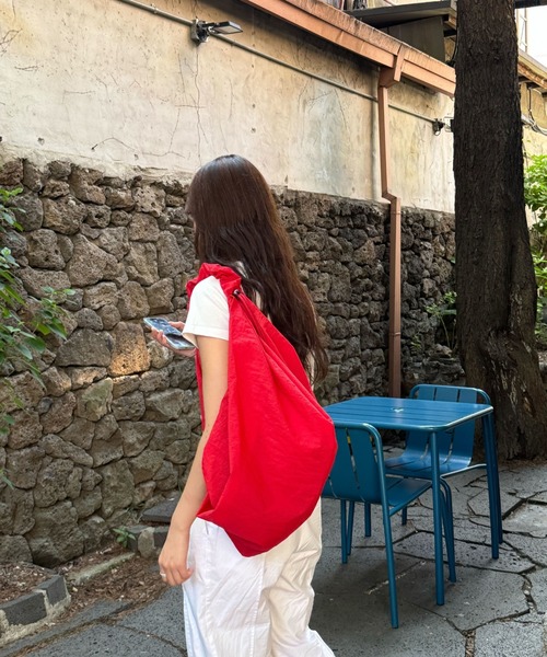 ACOC(アコック)の「MID TANGLE TWIST BAG(ショルダーバッグ・レディース・レッド/ブラック/ライトブルー・FREE)」の5枚目の写真