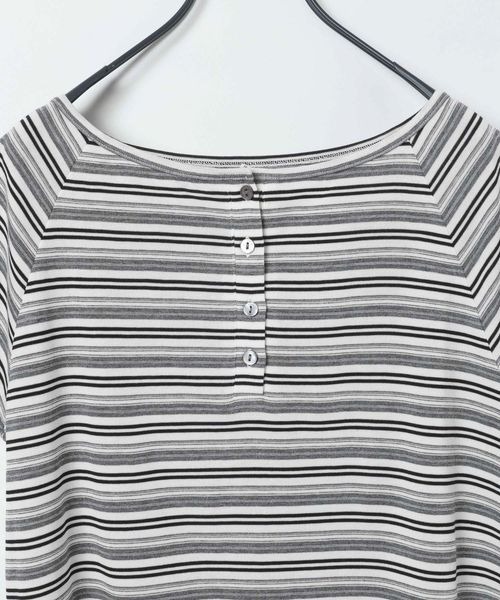 JEANASIS（ジーナシス）の「マルチボーダーヘンリーSS TEE/670824（Tシャツ/カットソー・レディース・ブルー系その他/ホワイト系その他・FREE）」の4枚目の写真