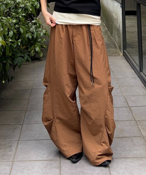 goocy(グーシー)の「タックバレルパンツ(その他パンツ・レディース・モカ/ブラック・FREE)」の2枚目の写真