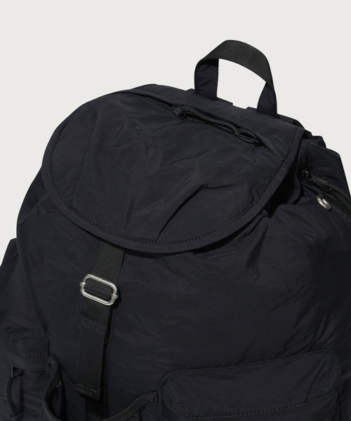 COVERNAT（カバーナット）の「[SOOBIN着用] FLAP DAILY BACKPACK（バックパック/リュック・メンズ・ネイビー/ブラック・FREE）」の9枚目の写真