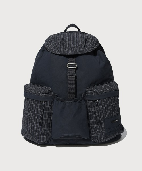 COVERNAT（カバーナット）の「[SOOBIN着用] FLAP DAILY BACKPACK（バックパック/リュック・メンズ・ネイビー/ブラック・FREE）」の13枚目の写真