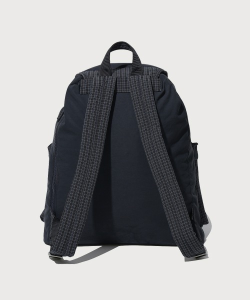 COVERNAT（カバーナット）の「[SOOBIN着用] FLAP DAILY BACKPACK（バックパック/リュック・メンズ・ネイビー/ブラック・FREE）」の15枚目の写真
