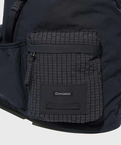 COVERNAT（カバーナット）の「[SOOBIN着用] FLAP DAILY BACKPACK（バックパック/リュック・メンズ・ネイビー/ブラック・FREE）」の17枚目の写真