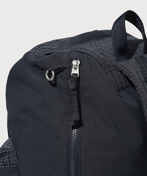 COVERNAT（カバーナット）の「[SOOBIN着用] FLAP DAILY BACKPACK（バックパック/リュック・メンズ・ネイビー/ブラック・FREE）」の19枚目の写真