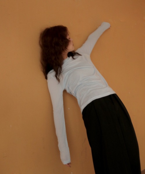 cheriella（シェリエラ）の「【cheriella】ベーシックシアーロングスリーブトップス BASIC SHEER LONG SLEEVE TOP（Tシャツ/カットソー・レディース・ライトブルー/ブラック/イエロー/ライトグレー/オフホワイト・FREE）」の5枚目の写真