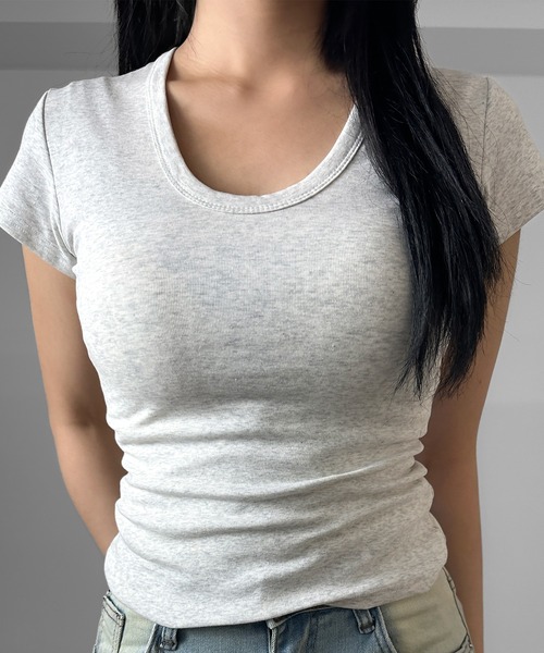 FOLLOWIN(フォロウィン)の「【4COLOR】Uネックコンパクトフィットトップス(Tシャツ/カットソー・レディース・ホワイト/ライトグレー/ブラック/グレー・FREE)」の3枚目の写真