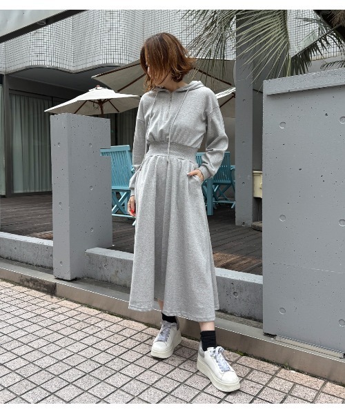 Desert Rose(デザートローズ)の「【DESERT ROSE/デザートローズ】スウェットジップアップフーディーワンピース(ワンピース・レディース・グレー/ブラック・FREE)」の10枚目の写真