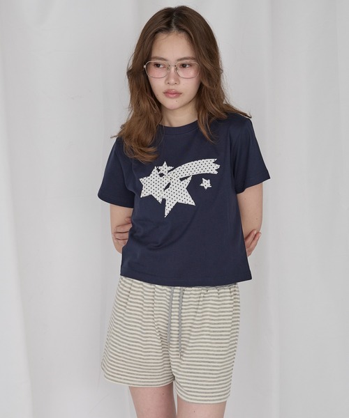 Unblend（アンブレンド）の「【Unblend】ラインストーン/アップリケ アソートモチーフ コンパクト半袖Tシャツ（Tシャツ/カットソー・レディース・スミクロ/パープル/ホワイト系/オフホワイト/ネイビー系・FREE）」の4枚目の写真