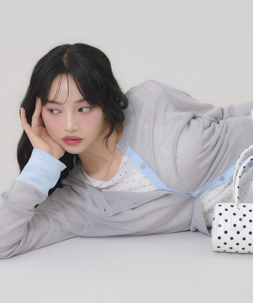 apres jour mignon(アプレジュールミニョン)の「配色シアーカーディガン(カーディガン/ボレロ・レディース・グレー/ライトグレー/ブラウン系その他/ネイビー・LARGE/フリー)」の9枚目の写真
