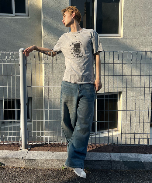 MAISON MINED(メゾンミネド)の「BACK-POINT DENIM PANTS MID BLUE(デニムパンツ・メンズ・その他・SMALL/MEDIUM/LARGE)」の2枚目の写真