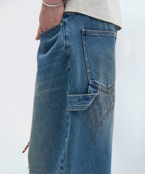 MAISON MINED(メゾンミネド)の「BACK-POINT DENIM PANTS MID BLUE(デニムパンツ・メンズ・その他・SMALL/MEDIUM/LARGE)」の6枚目の写真