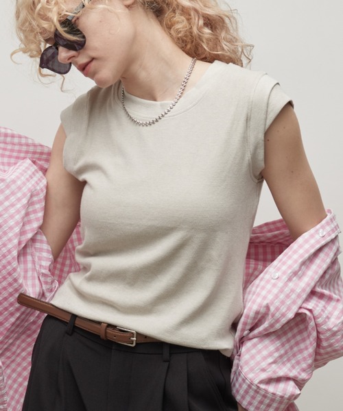 uchi.(ウチ)の「キャップスリーブカットソートップスTシャツ(Tシャツ/カットソー・レディース・ベージュ/ブラック/グレー/アイボリー・FREE)」の1枚目の写真