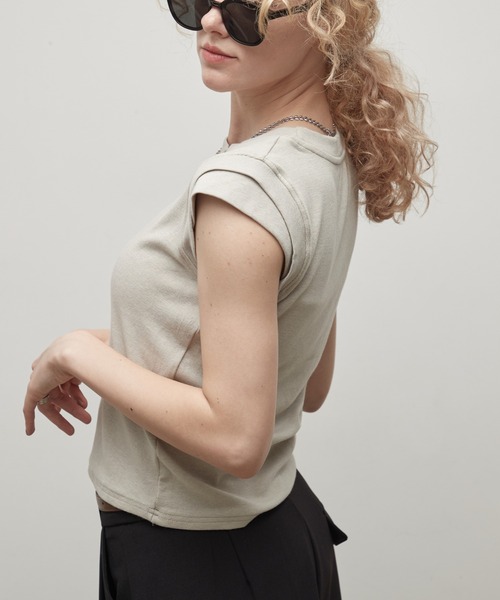 uchi.(ウチ)の「キャップスリーブカットソートップスTシャツ(Tシャツ/カットソー・レディース・ベージュ/ブラック/グレー/アイボリー・FREE)」の7枚目の写真