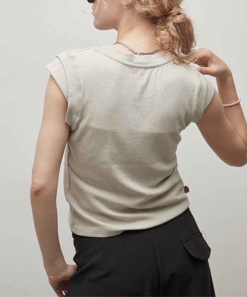 uchi.(ウチ)の「キャップスリーブカットソートップスTシャツ(Tシャツ/カットソー・レディース・ベージュ/ブラック/グレー/アイボリー・FREE)」の9枚目の写真