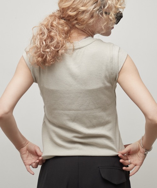 uchi.(ウチ)の「キャップスリーブカットソートップスTシャツ(Tシャツ/カットソー・レディース・ベージュ/ブラック/グレー/アイボリー・FREE)」の11枚目の写真
