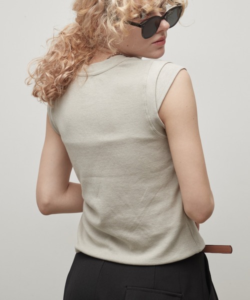 uchi.(ウチ)の「キャップスリーブカットソートップスTシャツ(Tシャツ/カットソー・レディース・ベージュ/ブラック/グレー/アイボリー・FREE)」の12枚目の写真