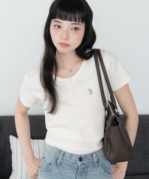 U.S. POLO ASSN.(ユーエスポロアッスン)の「∴WEGO/【WEB限定】U.S. POLO ASSN.別注ヘンリーネックT(Tシャツ/カットソー・レディース・ライトグレー/アイボリー/ライトピンク/ネイビー・FREE)」の2枚目の写真