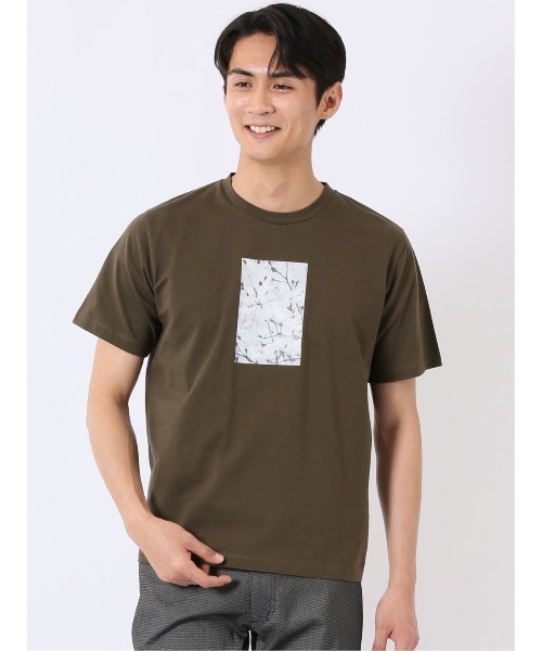 TAKA-Q(タカキュー)の「綿100% コットン 天竺 フォト プリント クルーネック 半袖 Tシャツ メンズ(Tシャツ/カットソー・メンズ・カーキ/アイボリー/グレー系その他2/オリーブ・MEDIUM/LARGE/X-LARGE)」の4枚目の写真