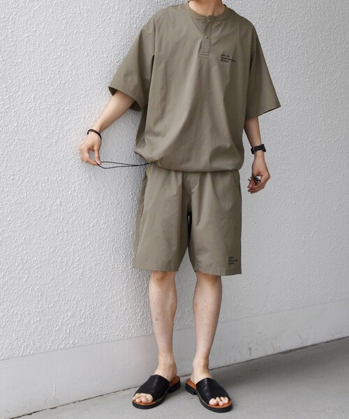 SHIPS any（シップス エニィ）の「【WEB限定】SHIPS any:〈吸水速乾/UVカット〉ドライタッチ ヘンリーネック Tシャツ＋イージーショーツ＋パッカブルバッグ 3点セット◇（Tシャツ/カットソー・メンズ・ネイビー/ベージュ/ブラック・SMALL/LARGE/MEDIUM）」の4枚目の写真
