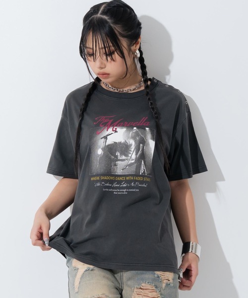 ANAP(アナップ)の「ピグメント加工 スナップボタン 2WAY オーバーサイズ Tシャツ(Tシャツ/カットソー・レディース・ベージュ系その他/ダークアッシュ・F)」の8枚目の写真