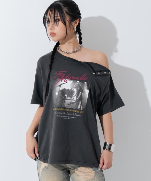 ANAP(アナップ)の「ピグメント加工 スナップボタン 2WAY オーバーサイズ Tシャツ(Tシャツ/カットソー・レディース・ベージュ系その他/ダークアッシュ・F)」の3枚目の写真