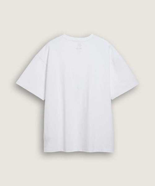 VANS（バンズ）の「スモールロゴパッチ Tシャツ / SMALL VANS LOGO TEE White VN000NW0WHT1（Tシャツ/カットソー・メンズ・ホワイト・SMALL/MEDIUM/LARGE/X-LARGE/XX-LARGE）」の2枚目の写真