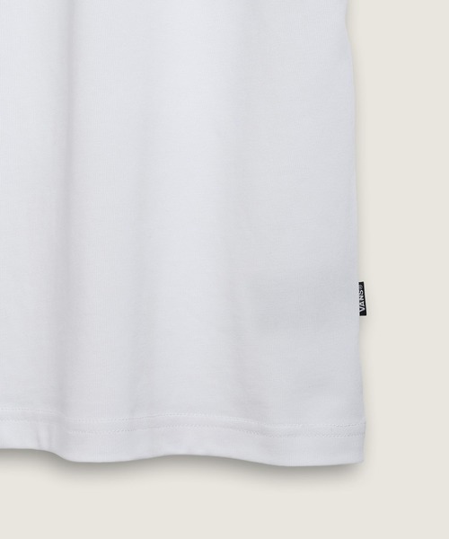 VANS（バンズ）の「スモールロゴパッチ Tシャツ / SMALL VANS LOGO TEE White VN000NW0WHT1（Tシャツ/カットソー・メンズ・ホワイト・SMALL/MEDIUM/LARGE/X-LARGE/XX-LARGE）」の6枚目の写真