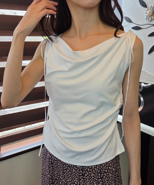 tolene(トレネ)の「肩リボン 2wayドレープネック ノースリーブトップス(Tシャツ/カットソー・レディース・ブラック/ホワイト・FREE)」の9枚目の写真