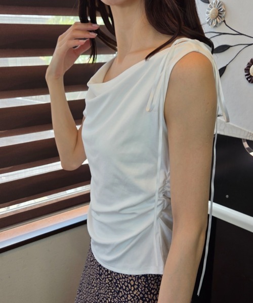 tolene(トレネ)の「肩リボン 2wayドレープネック ノースリーブトップス(Tシャツ/カットソー・レディース・ブラック/ホワイト・FREE)」の19枚目の写真