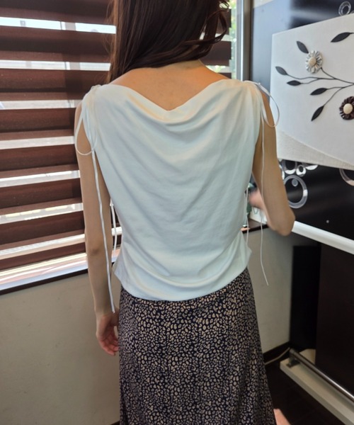 tolene(トレネ)の「肩リボン 2wayドレープネック ノースリーブトップス(Tシャツ/カットソー・レディース・ブラック/ホワイト・FREE)」の15枚目の写真