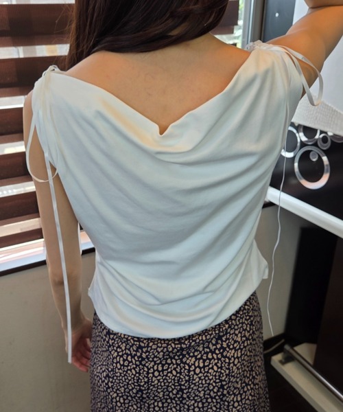 tolene(トレネ)の「肩リボン 2wayドレープネック ノースリーブトップス(Tシャツ/カットソー・レディース・ブラック/ホワイト・FREE)」の17枚目の写真