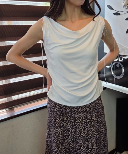 tolene(トレネ)の「肩リボン 2wayドレープネック ノースリーブトップス(Tシャツ/カットソー・レディース・ブラック/ホワイト・FREE)」の22枚目の写真