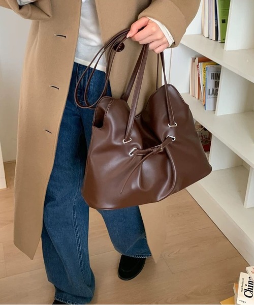 LA VORAGINE（ラ ヴォラジネ）の「韓国デザイン ギャザートートバッグ ショルダー＆クロス 2WAY（トートバッグ・レディース・BROWN/C/Black・FREE）」の11枚目の写真