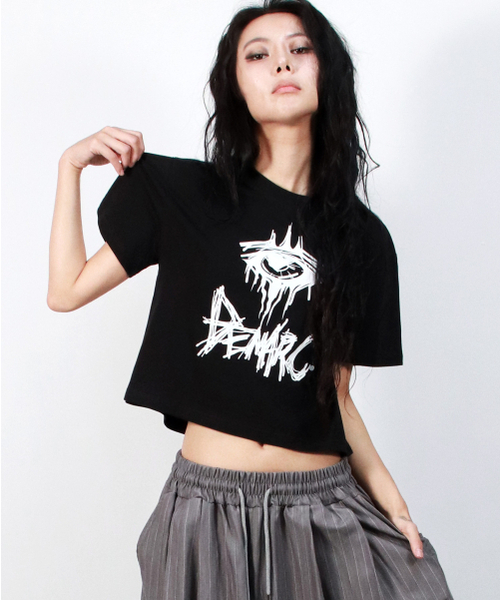 DEMARC(ドゥマーク)の「eerie logo text crop short sleeve tee black(Tシャツ/カットソー・レディース・ホワイト・MEDIUM/LARGE)」の1枚目の写真
