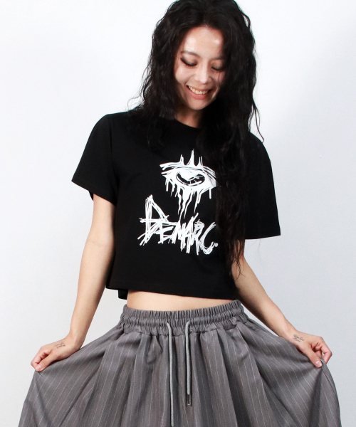 DEMARC(ドゥマーク)の「eerie logo text crop short sleeve tee black(Tシャツ/カットソー・レディース・ホワイト・MEDIUM/LARGE)」の5枚目の写真