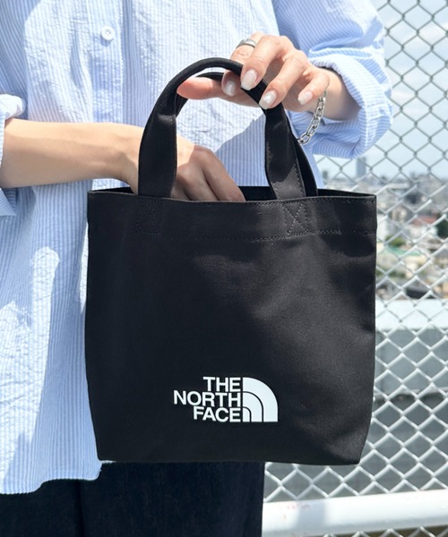 THE NORTH FACE（ザノースフェイス）の「THE NORTH FACE(ザ・ノースフェイス)/ミニキャンバストートバッグ サブバッグ ロゴプリント コットントート/TNF LOGO COTTON BAG S（トートバッグ・レディース・ターコイズブルー/ブラック/クリーム/オレンジ・FREE）」の6枚目の写真