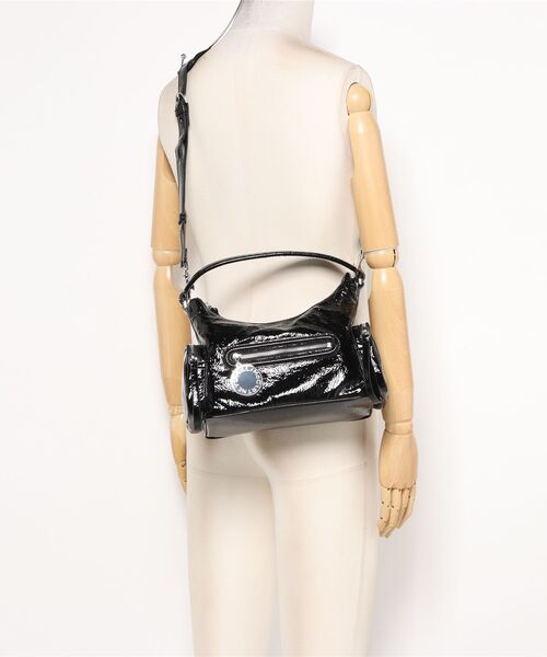 STELLA McCARTNEY(ステラマッカートニー)の「Dartmoor Crossbody Bag / Dartmoor クロスボディバッグ(ショルダーバッグ・レディース・ブラック・ONE SIZE)」の2枚目の写真