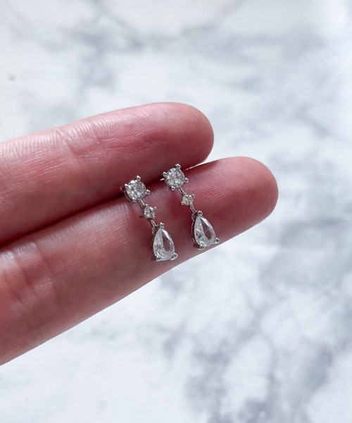 yu-ka(ユーカ)の「YU-KA:ペアドロップスタッドピアス Pair Drop Stud Earrings(ピアス(両耳用)・レディース・シルバー/ゴールド・FREE)」の1枚目の写真