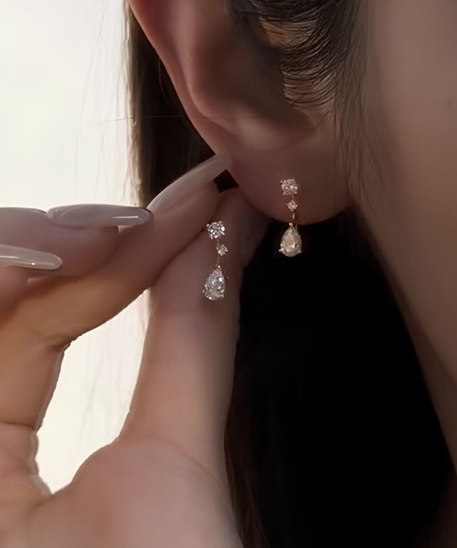 yu-ka(ユーカ)の「YU-KA:ペアドロップスタッドピアス Pair Drop Stud Earrings(ピアス(両耳用)・レディース・シルバー/ゴールド・FREE)」の2枚目の写真