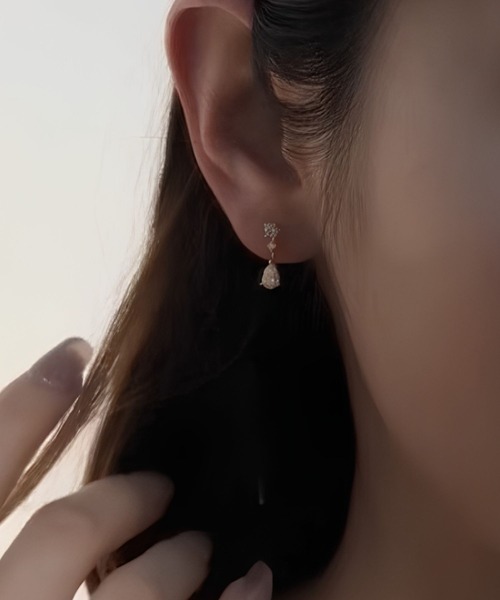 yu-ka(ユーカ)の「YU-KA:ペアドロップスタッドピアス Pair Drop Stud Earrings(ピアス(両耳用)・レディース・シルバー/ゴールド・FREE)」の3枚目の写真