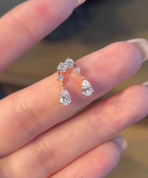 yu-ka(ユーカ)の「YU-KA:ペアドロップスタッドピアス Pair Drop Stud Earrings(ピアス(両耳用)・レディース・シルバー/ゴールド・FREE)」の4枚目の写真