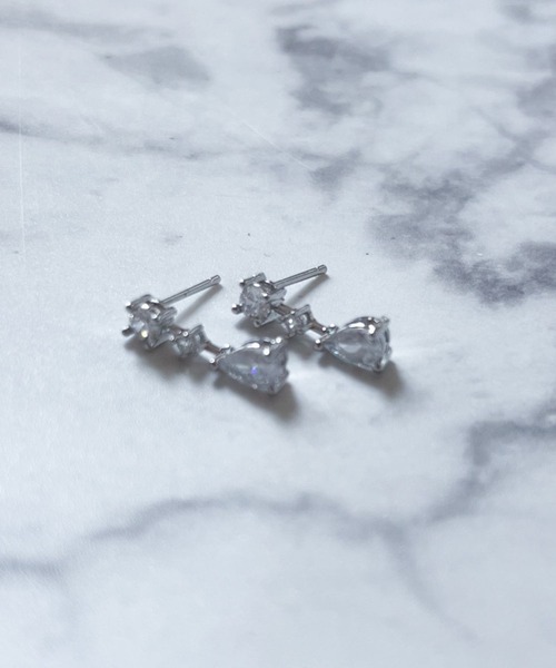 yu-ka(ユーカ)の「YU-KA:ペアドロップスタッドピアス Pair Drop Stud Earrings(ピアス(両耳用)・レディース・シルバー/ゴールド・FREE)」の5枚目の写真