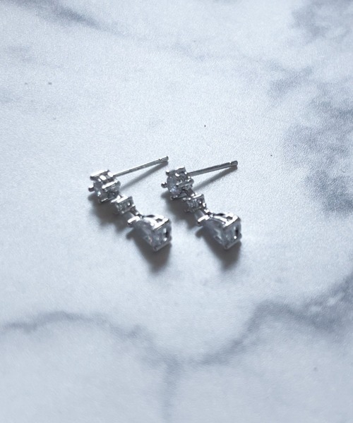 yu-ka(ユーカ)の「YU-KA:ペアドロップスタッドピアス Pair Drop Stud Earrings(ピアス(両耳用)・レディース・シルバー/ゴールド・FREE)」の6枚目の写真