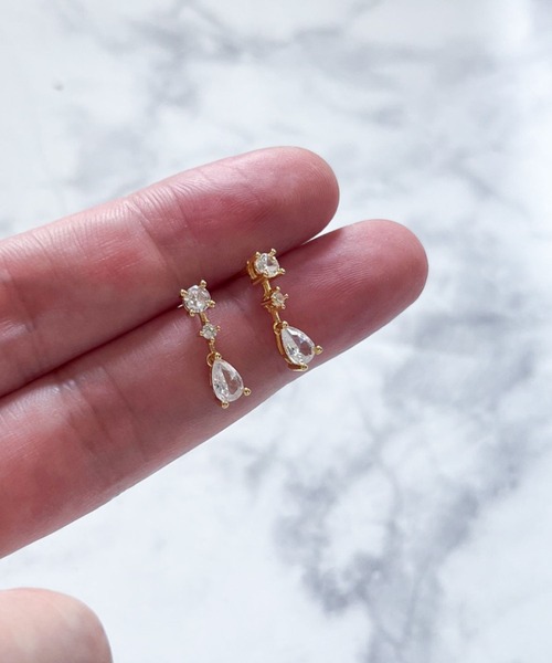 yu-ka(ユーカ)の「YU-KA:ペアドロップスタッドピアス Pair Drop Stud Earrings(ピアス(両耳用)・レディース・シルバー/ゴールド・FREE)」の9枚目の写真