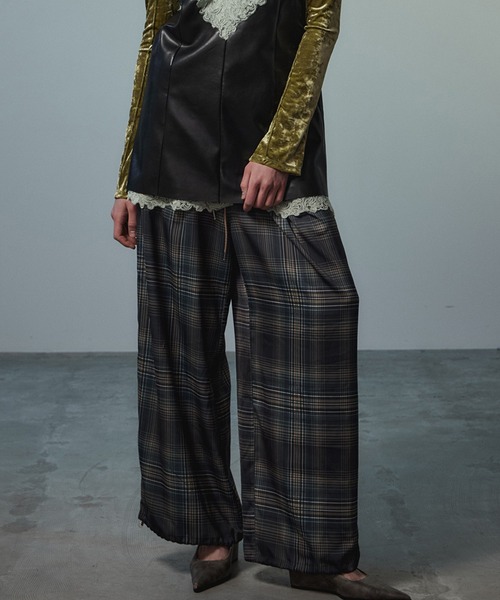 MAISON SPECIAL(メゾンスペシャル)の「Satin Check Easy Pants/サテンチェックイージーパンツ(その他パンツ・レディース・グリーン/ネイビー/ピンク・38/36)」の5枚目の写真