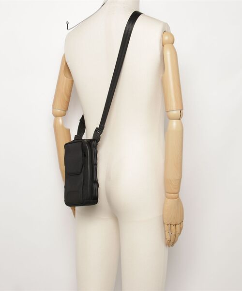 ALPAKA(アルパカ)の「ALPAKA / アルパカ Modular Sling V2 (Black Axogrid 300D) 2WAY 撥水 スリングバッグ / ポーチ(ショルダーバッグ・メンズ・ブラック・FREE)」の20枚目の写真