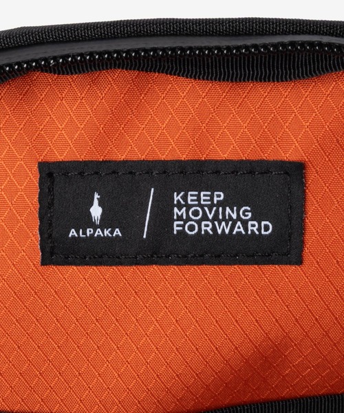 ALPAKA(アルパカ)の「ALPAKA / アルパカ Modular Sling V2 (Black Axogrid 300D) 2WAY 撥水 スリングバッグ / ポーチ(ショルダーバッグ・メンズ・ブラック・FREE)」の11枚目の写真