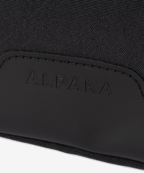 ALPAKA(アルパカ)の「ALPAKA / アルパカ Modular Sling V2 (Black Axogrid 300D) 2WAY 撥水 スリングバッグ / ポーチ(ショルダーバッグ・メンズ・ブラック・FREE)」の4枚目の写真